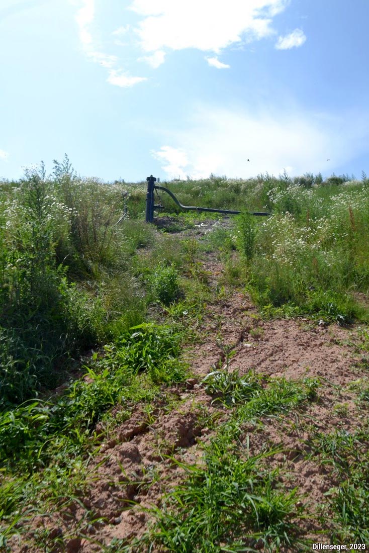 Tuyau pour le méthane et végétalisation de l'ancien casier