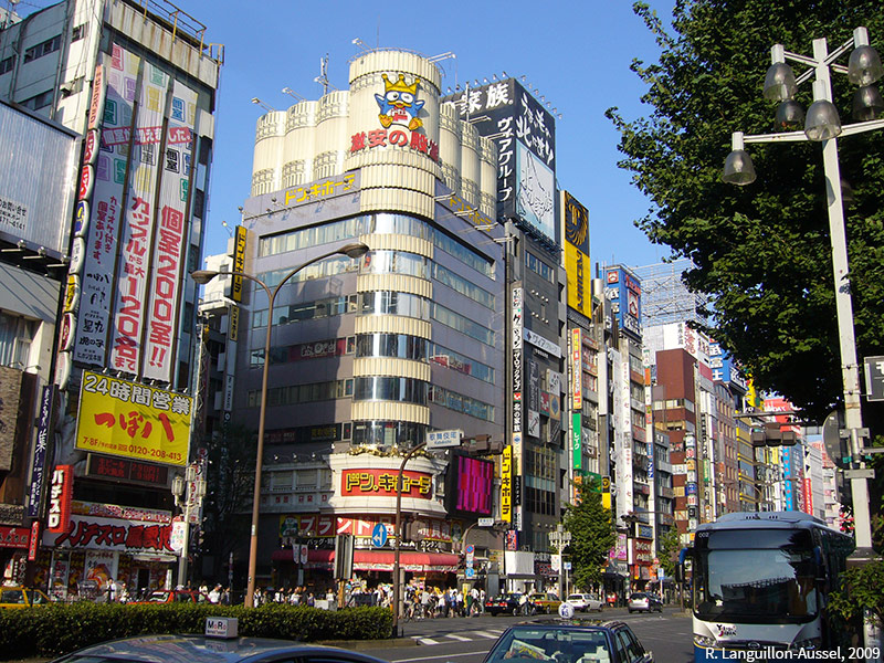 Le quartier populaire des plaisirs de Kabukicho – Shinjuku est