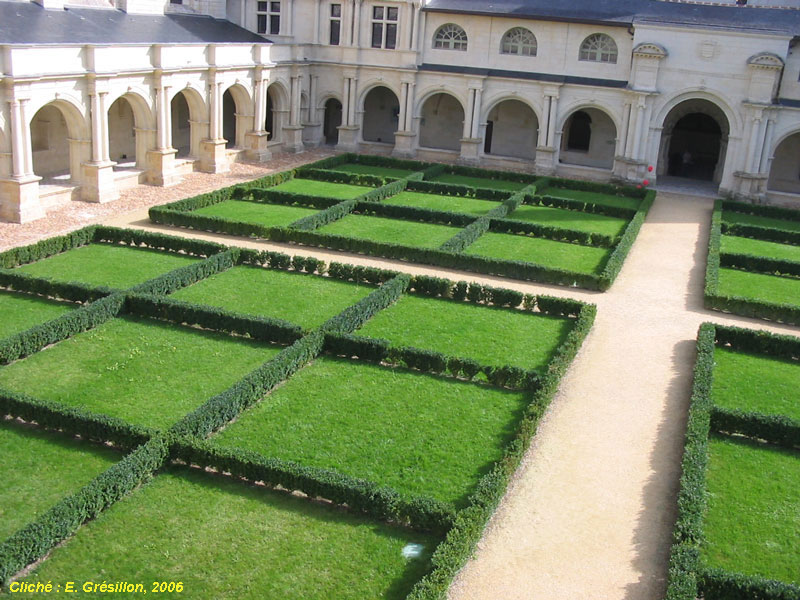 Le cloître du Grand-Moûtier de l’Abbaye de Fontevraud (Maine-et-Loire)
