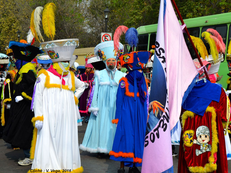 Défilé en costume pour la célébration du Niñopa à Xochimilco (Mexique)